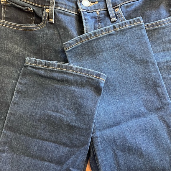 Levi's 312 Shaping Slim Women's Jeans - Picture 4 of 7